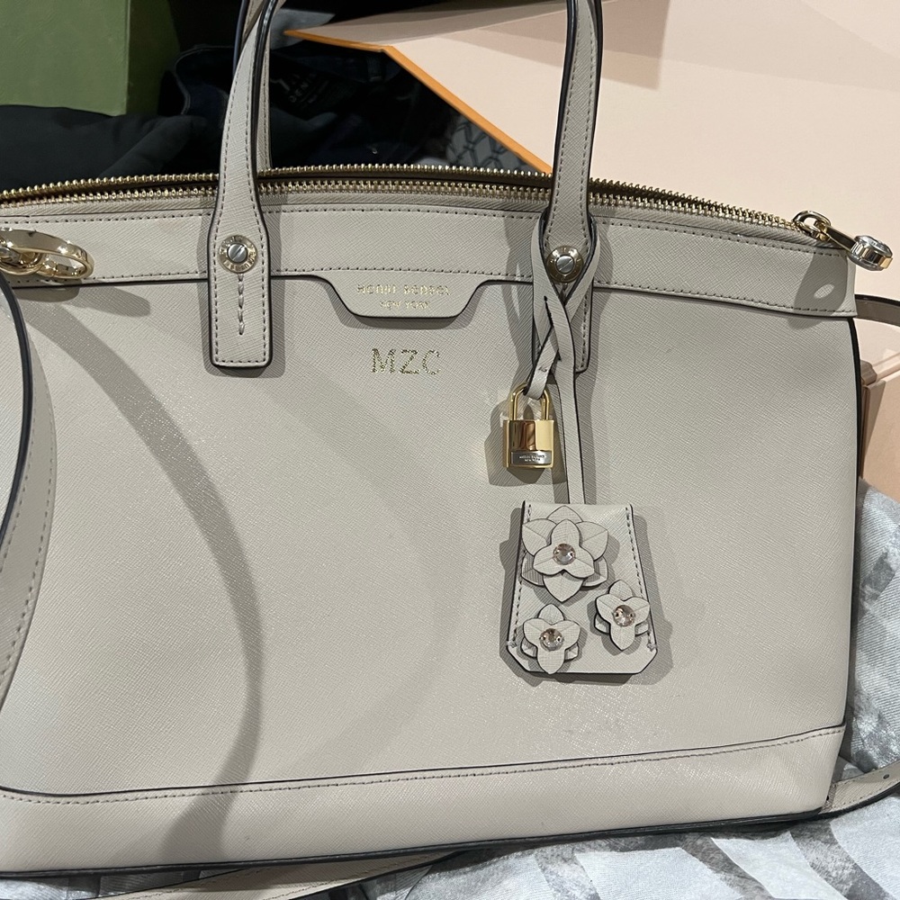 Henri Bendi bag with charm in excellent condition. very clean no stains no smell - Picture 13 of 16